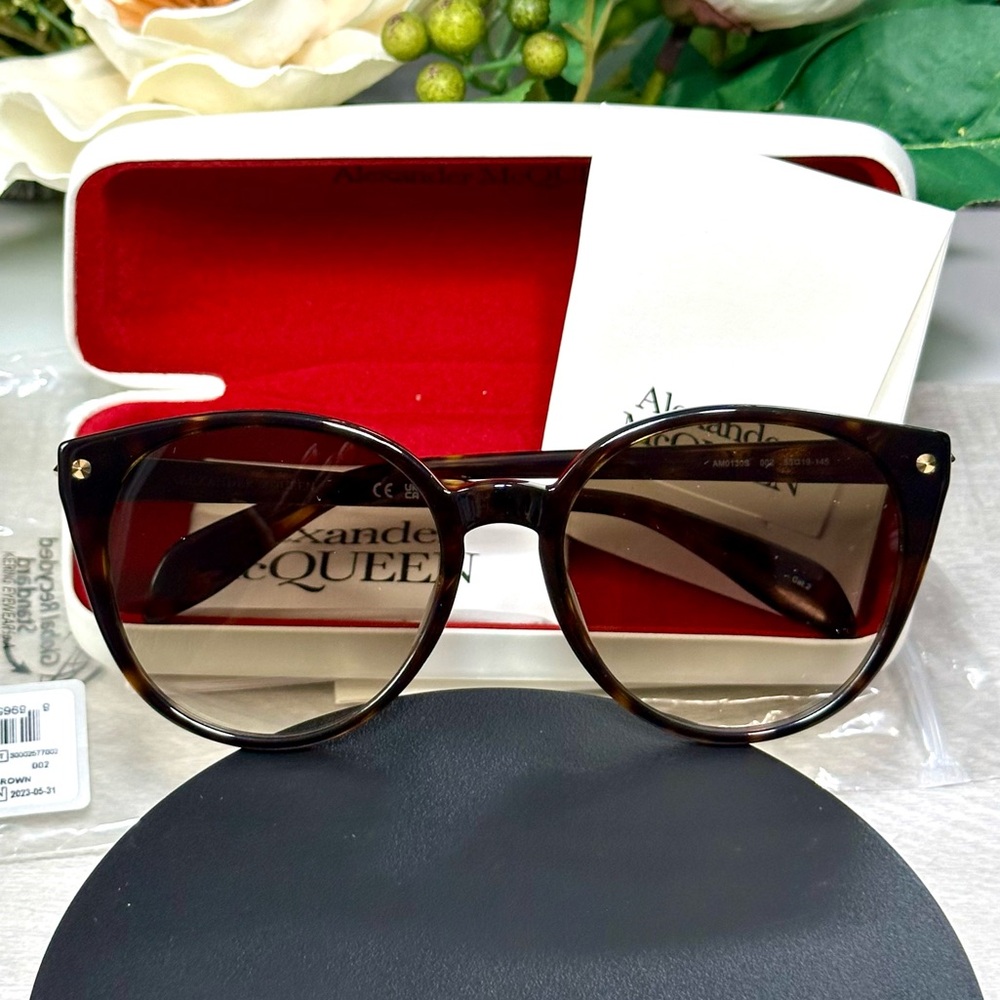 NEW! Alexander McQueen Edge Cateye Sunglasses 55mm - Picture 2 of 8